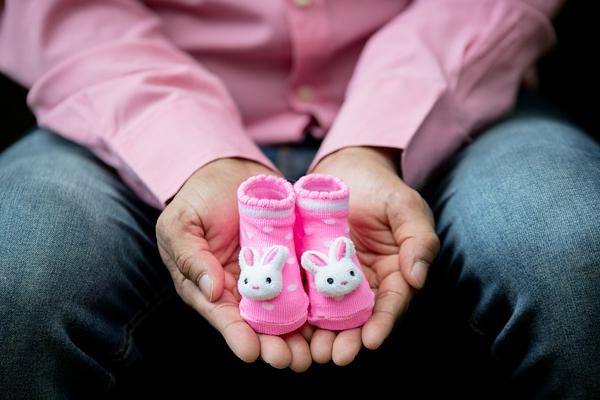 同性家庭代孕的两大选择